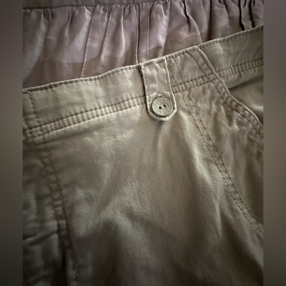 Light Green‎ Casual Shorts - Picture 4 of 8